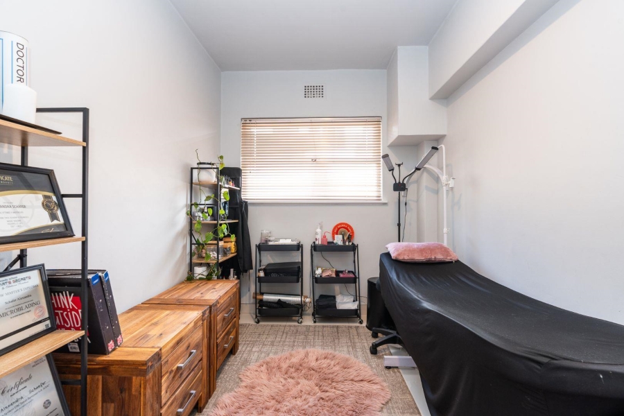 2 Bedroom Property for Sale in Sea Point Western Cape